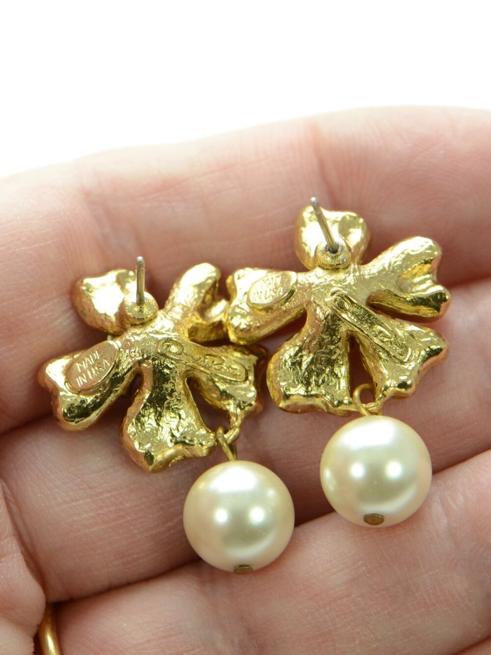 Oscar de la Renta Dotted Pearl Flower Earrings - Picture 2 of 4